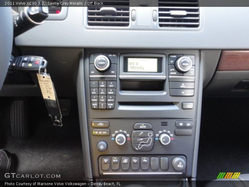 Saville Grey Metallic / Off Black 2011 Volvo XC90 3.2