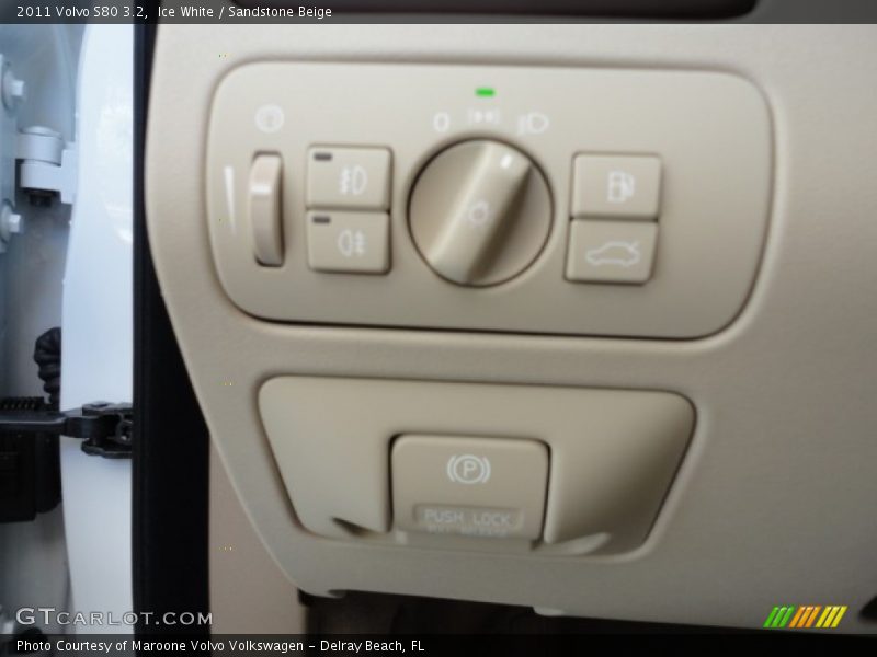 Ice White / Sandstone Beige 2011 Volvo S80 3.2