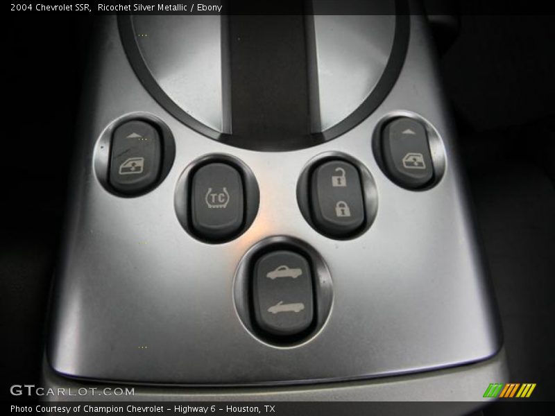 Ricochet Silver Metallic / Ebony 2004 Chevrolet SSR