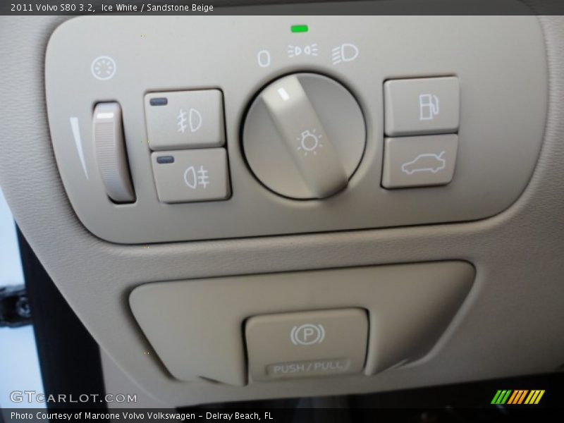 Ice White / Sandstone Beige 2011 Volvo S80 3.2