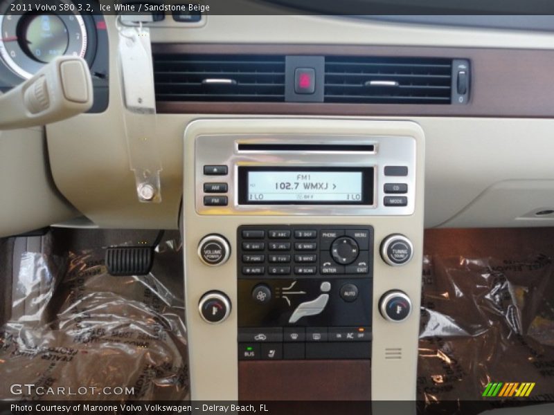 Ice White / Sandstone Beige 2011 Volvo S80 3.2
