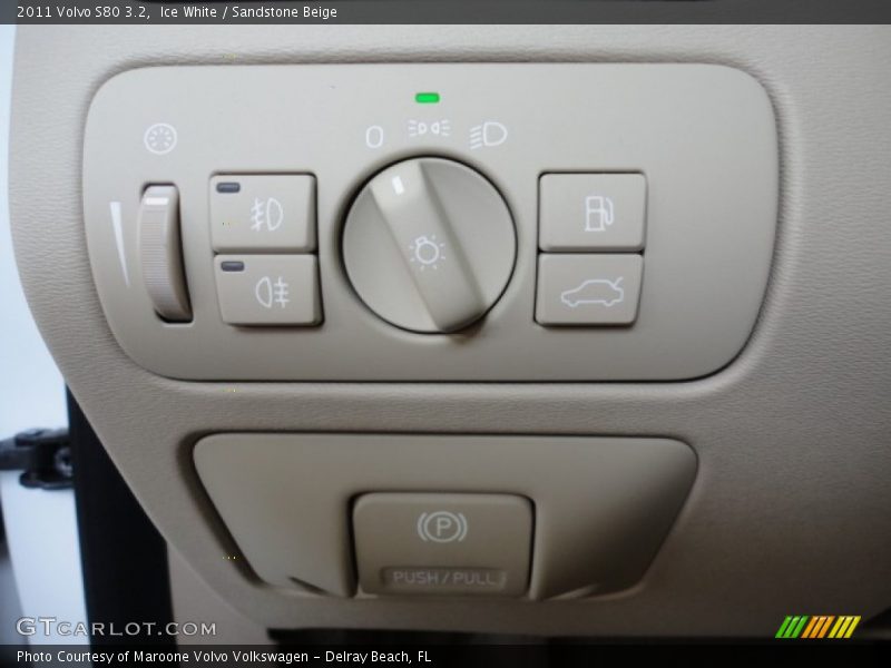 Ice White / Sandstone Beige 2011 Volvo S80 3.2