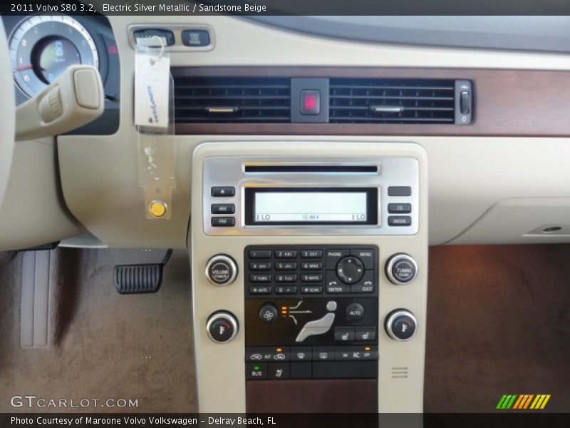 Electric Silver Metallic / Sandstone Beige 2011 Volvo S80 3.2