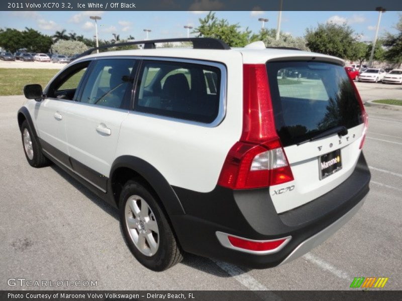 Ice White / Off Black 2011 Volvo XC70 3.2