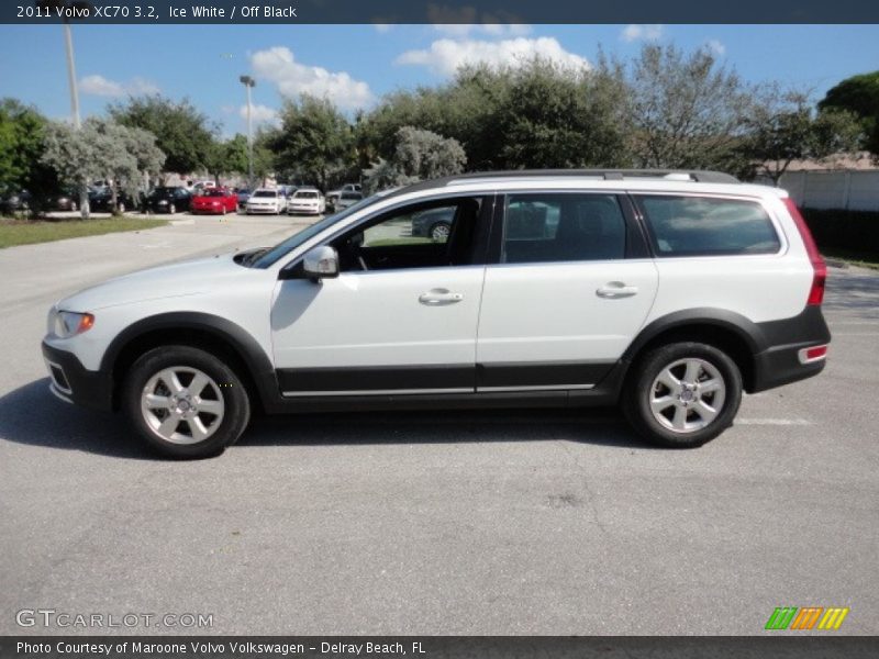Ice White / Off Black 2011 Volvo XC70 3.2