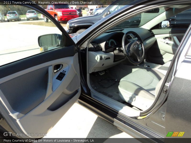 Magnetic Gray Metallic / Dark Charcoal 2011 Toyota Camry SE