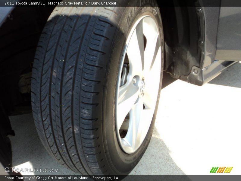 Magnetic Gray Metallic / Dark Charcoal 2011 Toyota Camry SE