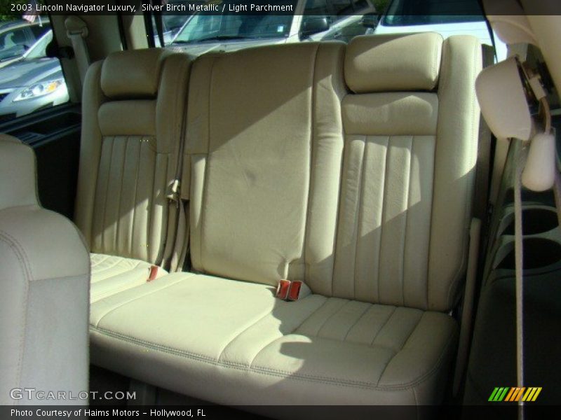 Silver Birch Metallic / Light Parchment 2003 Lincoln Navigator Luxury