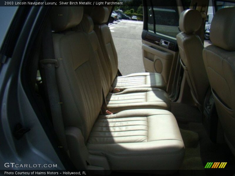 Silver Birch Metallic / Light Parchment 2003 Lincoln Navigator Luxury