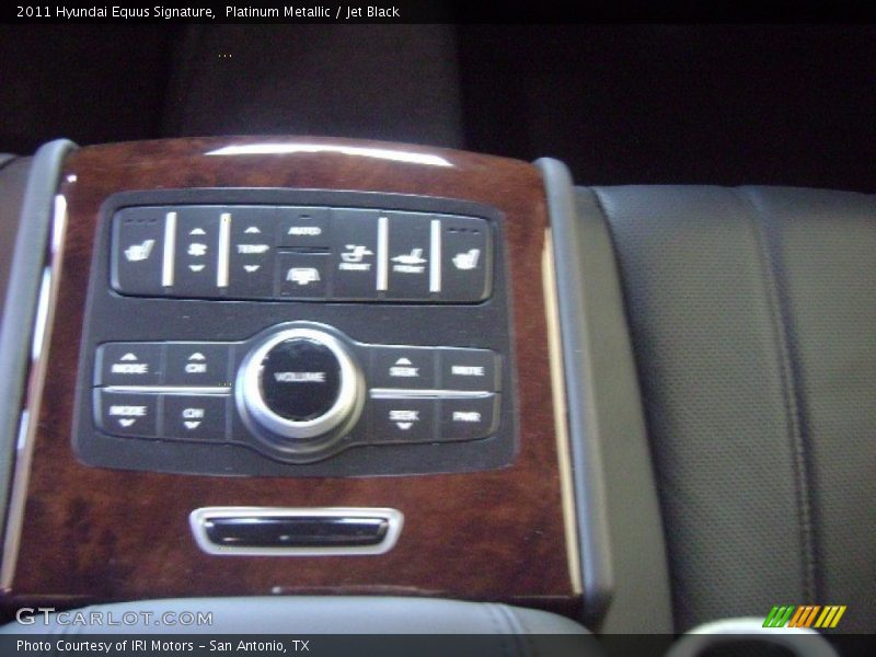 Platinum Metallic / Jet Black 2011 Hyundai Equus Signature