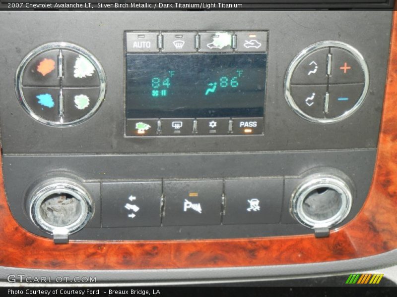 Silver Birch Metallic / Dark Titanium/Light Titanium 2007 Chevrolet Avalanche LT