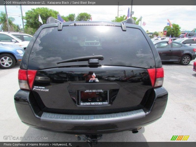 Kalapana Black / Sand Blast Beige 2006 Mitsubishi Endeavor LS