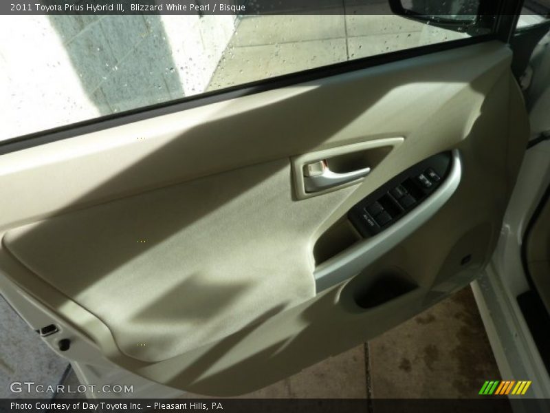 Blizzard White Pearl / Bisque 2011 Toyota Prius Hybrid III