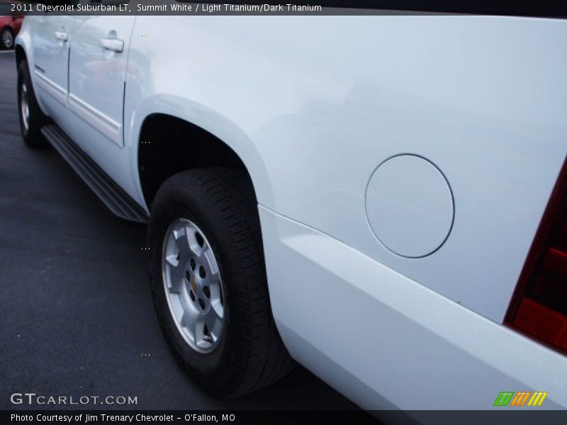 Summit White / Light Titanium/Dark Titanium 2011 Chevrolet Suburban LT