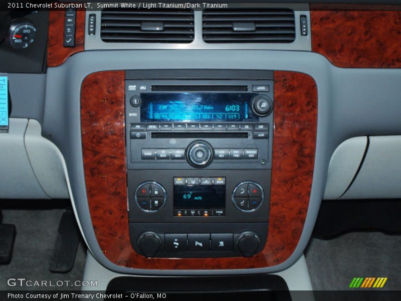 Summit White / Light Titanium/Dark Titanium 2011 Chevrolet Suburban LT