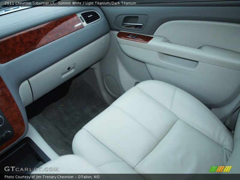 Summit White / Light Titanium/Dark Titanium 2011 Chevrolet Suburban LT