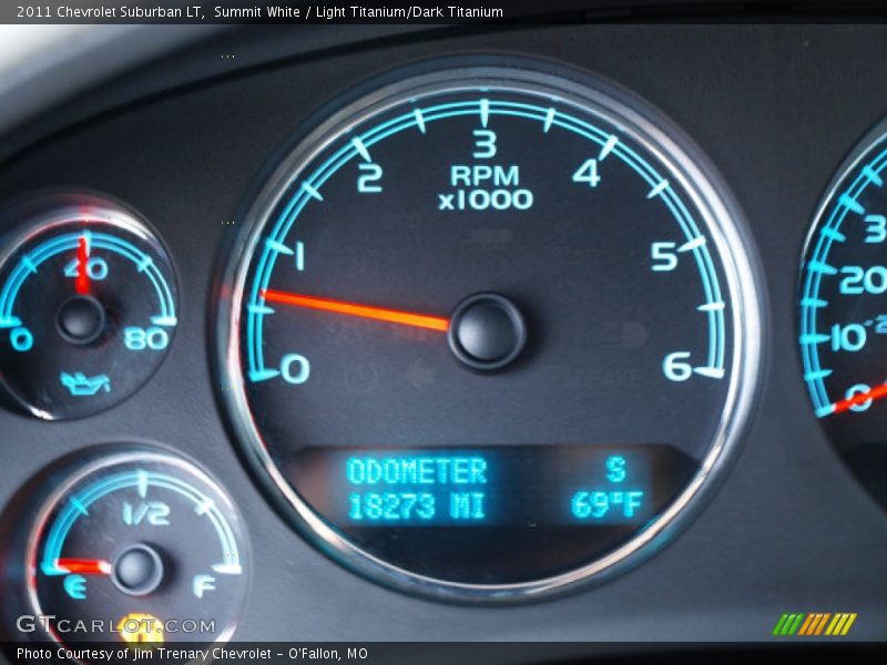 Summit White / Light Titanium/Dark Titanium 2011 Chevrolet Suburban LT