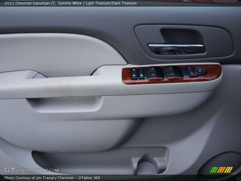 Summit White / Light Titanium/Dark Titanium 2011 Chevrolet Suburban LT