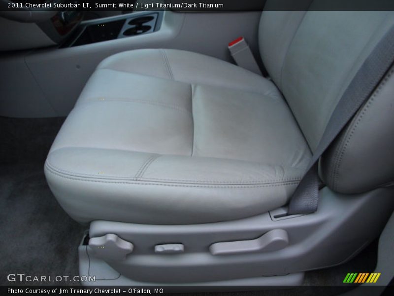 Summit White / Light Titanium/Dark Titanium 2011 Chevrolet Suburban LT