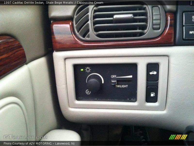 Shale Beige Metallic / Cappuccino Cream 1997 Cadillac DeVille Sedan