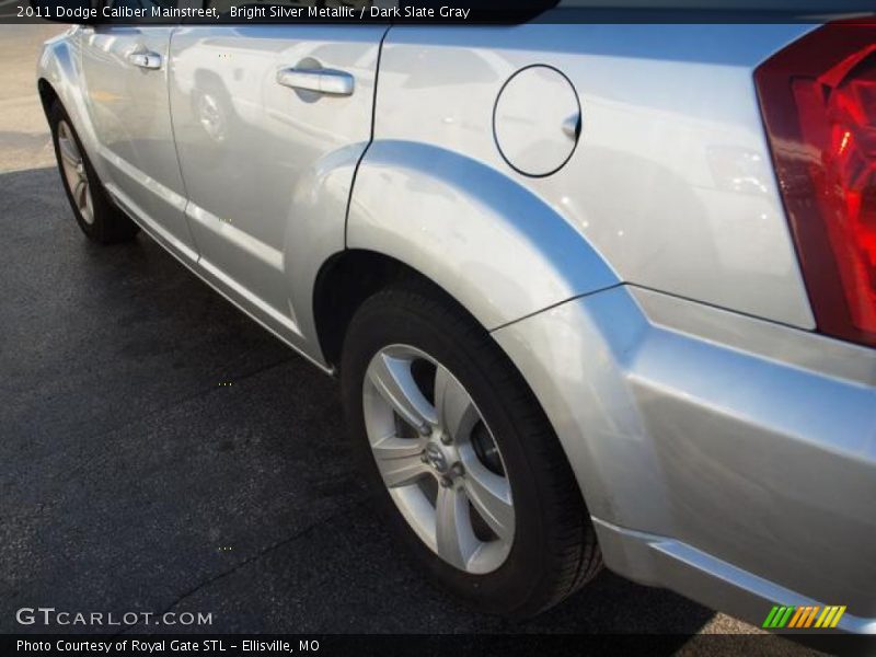 Bright Silver Metallic / Dark Slate Gray 2011 Dodge Caliber Mainstreet