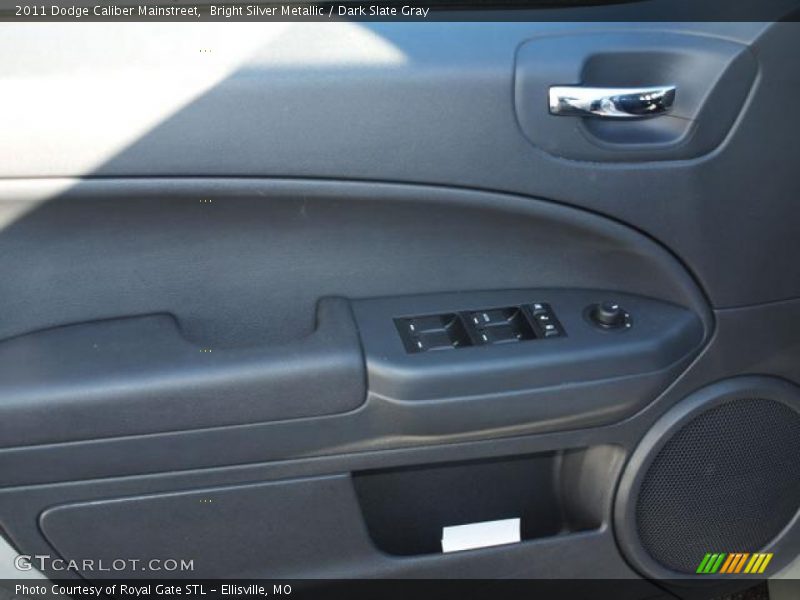 Bright Silver Metallic / Dark Slate Gray 2011 Dodge Caliber Mainstreet