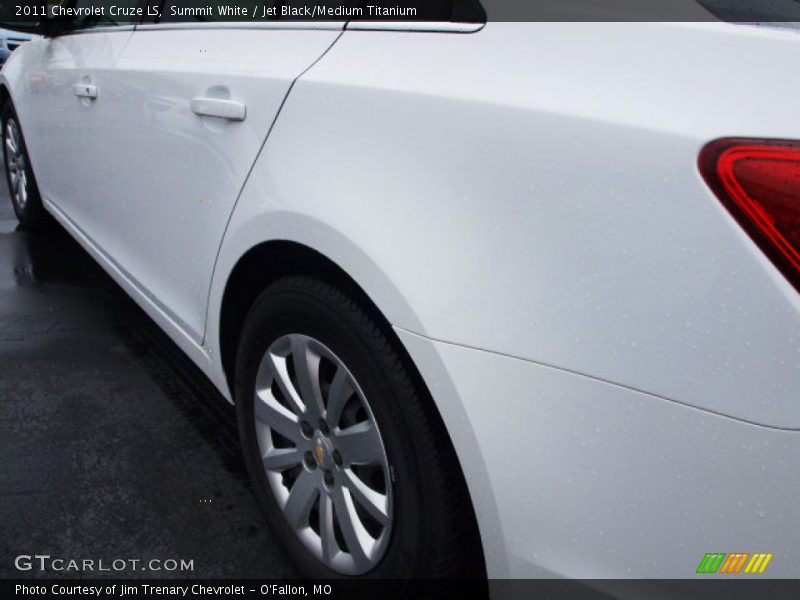 Summit White / Jet Black/Medium Titanium 2011 Chevrolet Cruze LS