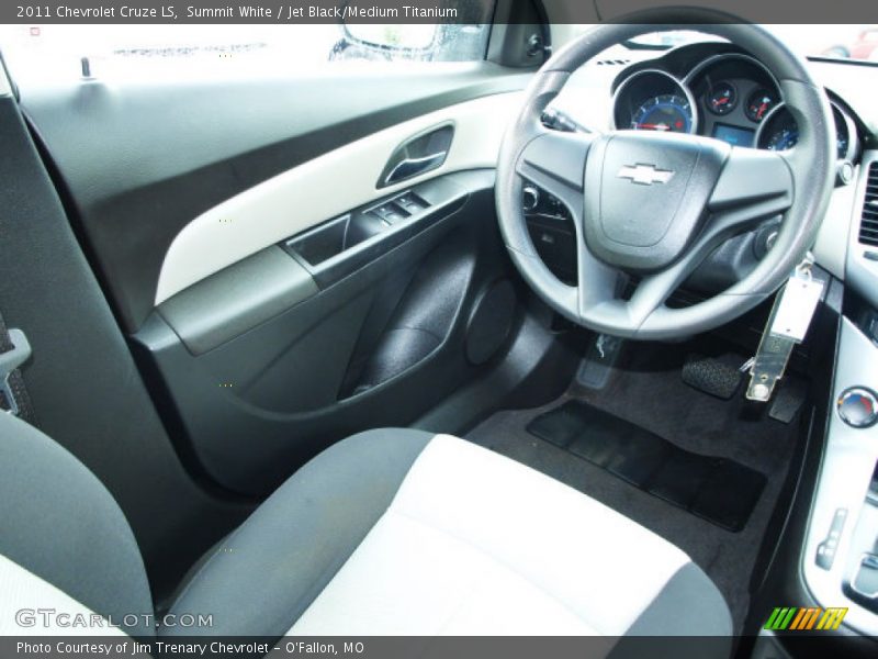 Summit White / Jet Black/Medium Titanium 2011 Chevrolet Cruze LS