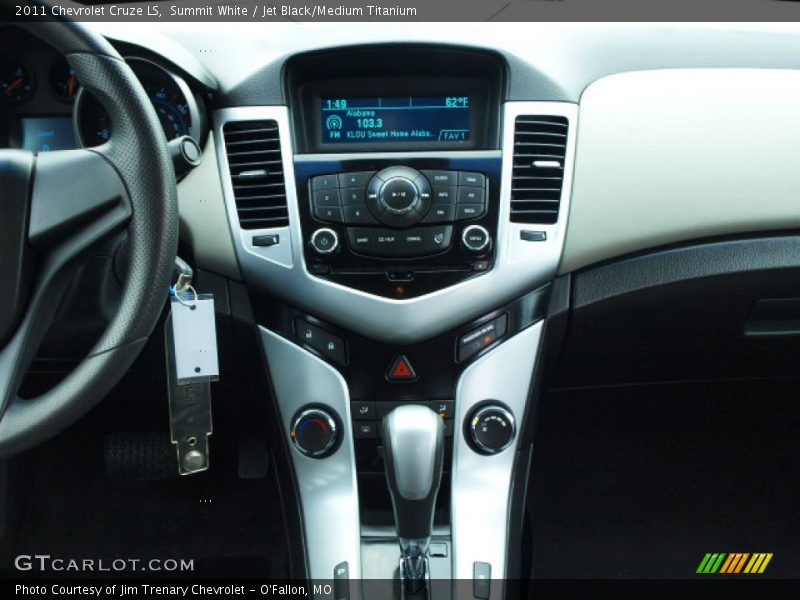 Summit White / Jet Black/Medium Titanium 2011 Chevrolet Cruze LS