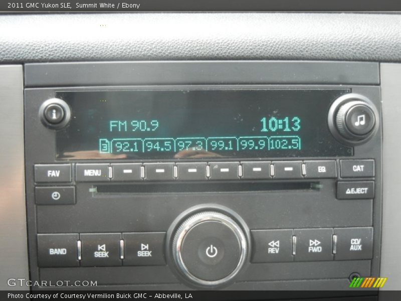 Summit White / Ebony 2011 GMC Yukon SLE