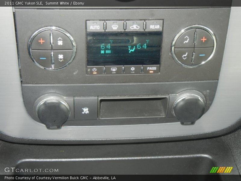 Summit White / Ebony 2011 GMC Yukon SLE