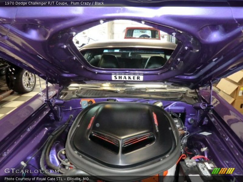 Shaker Hood open - 1970 Dodge Challenger R/T Coupe