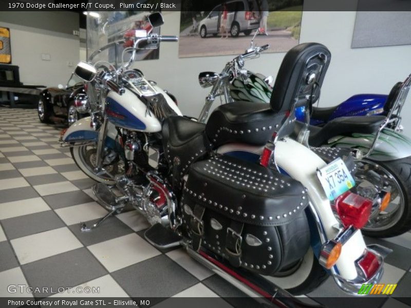 Plum Crazy / Black 1970 Dodge Challenger R/T Coupe