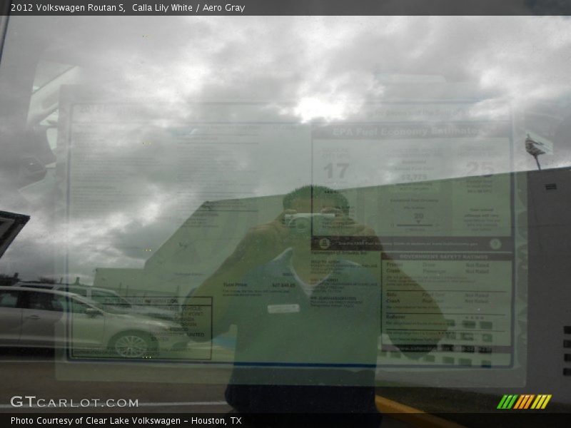Calla Lily White / Aero Gray 2012 Volkswagen Routan S