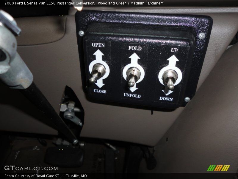 Woodland Green / Medium Parchment 2000 Ford E Series Van E150 Passenger Conversion