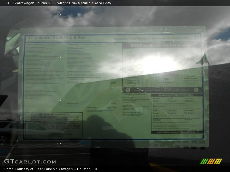 Twilight Gray Metallic / Aero Gray 2012 Volkswagen Routan SE