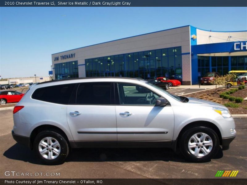 Silver Ice Metallic / Dark Gray/Light Gray 2010 Chevrolet Traverse LS