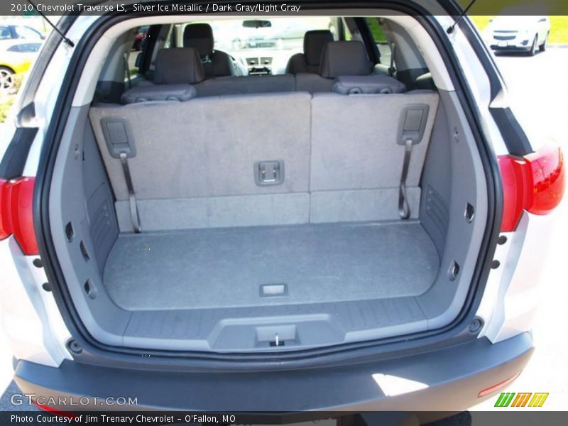 Silver Ice Metallic / Dark Gray/Light Gray 2010 Chevrolet Traverse LS