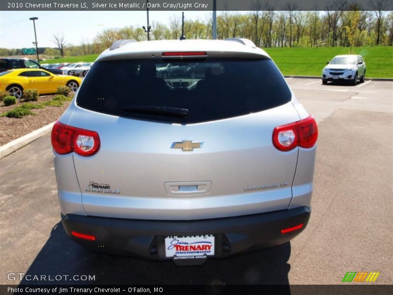 Silver Ice Metallic / Dark Gray/Light Gray 2010 Chevrolet Traverse LS