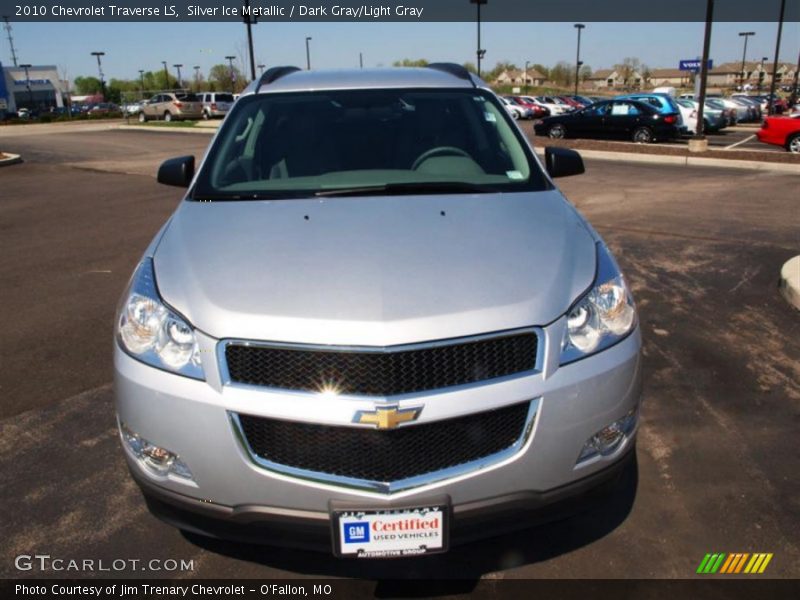 Silver Ice Metallic / Dark Gray/Light Gray 2010 Chevrolet Traverse LS