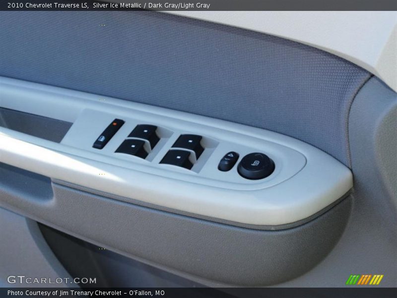 Silver Ice Metallic / Dark Gray/Light Gray 2010 Chevrolet Traverse LS