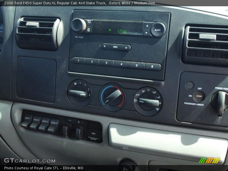 Oxford White / Medium Flint 2006 Ford F450 Super Duty XL Regular Cab 4x4 Stake Truck