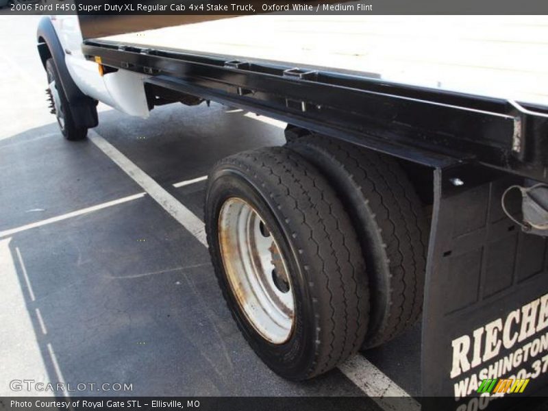 Oxford White / Medium Flint 2006 Ford F450 Super Duty XL Regular Cab 4x4 Stake Truck