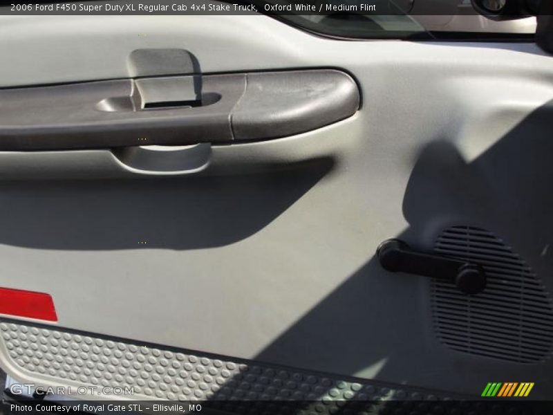 Oxford White / Medium Flint 2006 Ford F450 Super Duty XL Regular Cab 4x4 Stake Truck