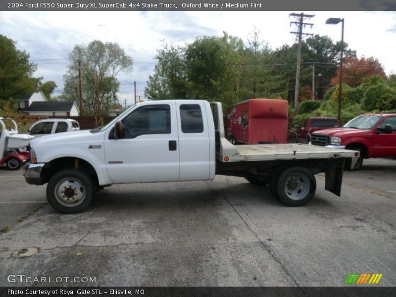 Oxford White / Medium Flint 2004 Ford F550 Super Duty XL SuperCab 4x4 Stake Truck