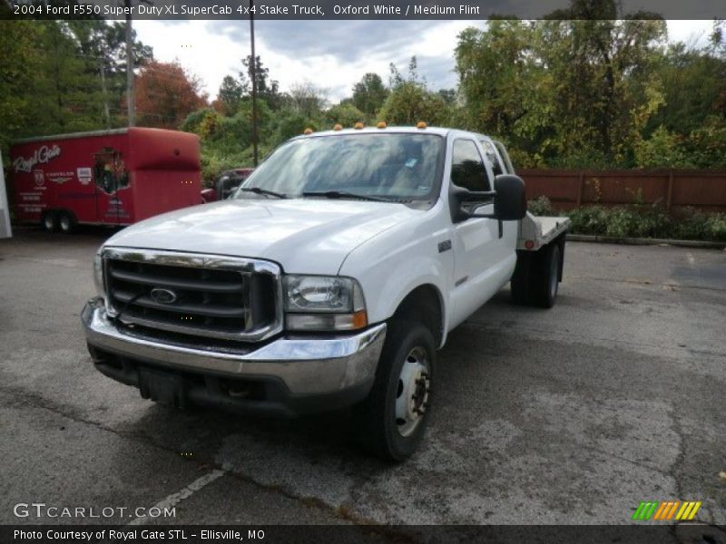 Oxford White / Medium Flint 2004 Ford F550 Super Duty XL SuperCab 4x4 Stake Truck