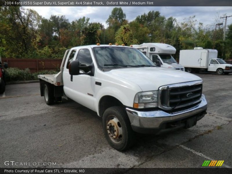 Oxford White / Medium Flint 2004 Ford F550 Super Duty XL SuperCab 4x4 Stake Truck