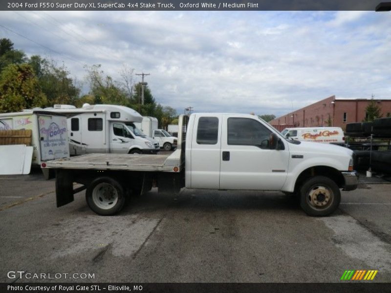 Oxford White / Medium Flint 2004 Ford F550 Super Duty XL SuperCab 4x4 Stake Truck