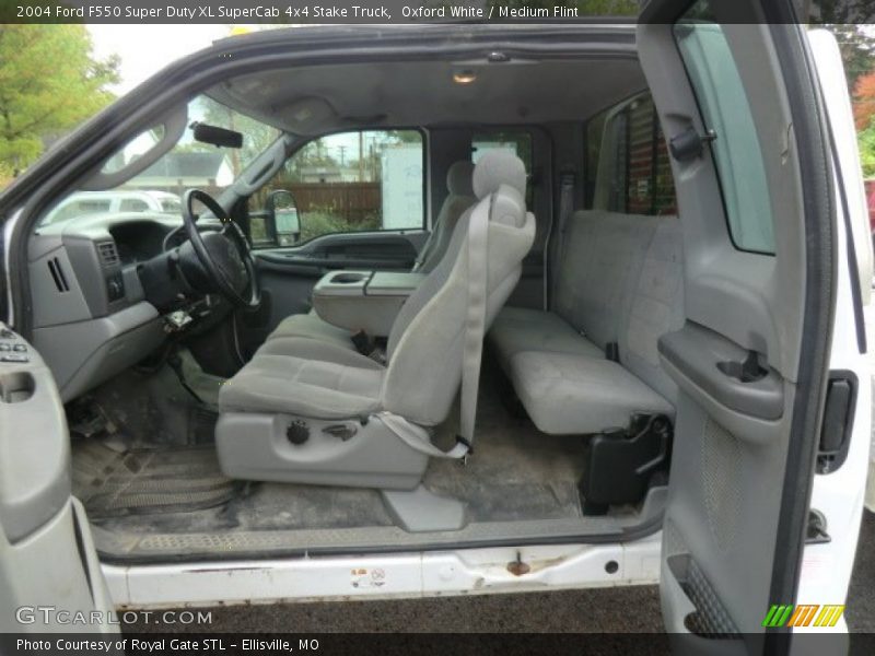 Oxford White / Medium Flint 2004 Ford F550 Super Duty XL SuperCab 4x4 Stake Truck