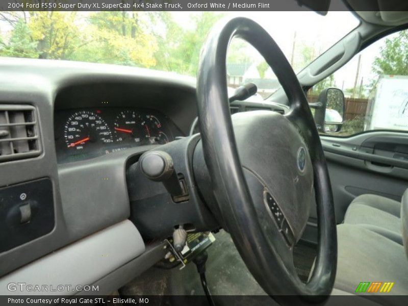 Oxford White / Medium Flint 2004 Ford F550 Super Duty XL SuperCab 4x4 Stake Truck